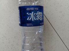 冰露矿泉水-何氏串串香火锅(翠亨店)