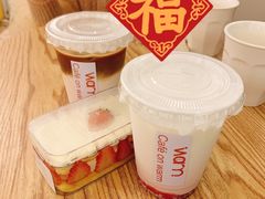 草莓鲜牛乳-Cafe on warm(丹霞店)