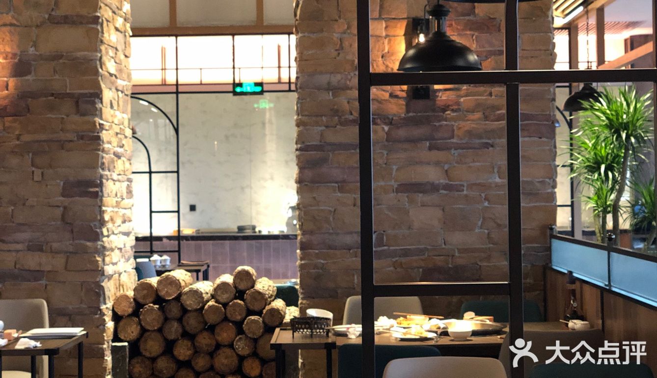 吹爆灯的重庆火锅店！味道超级巴适哦～