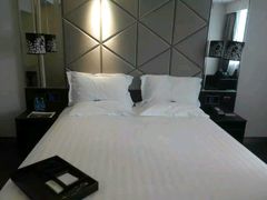 -桔子酒店(上海西藏北路地铁站店)