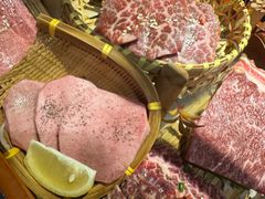 -山川小町·极番烧肉(新地假日广场店)