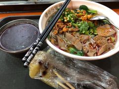 -爆炸头阿姨小四川正宗川味小吃(无任何分店)