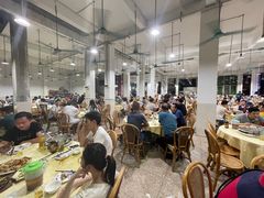 大堂-标记美食新鲜猪杂(兴南大道店)