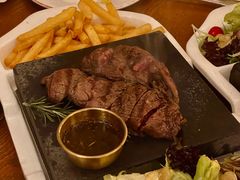 火山岩石烤谷饲安格斯牛腹裙扒-Entrecôte 法国牛扒馆(保利·时光里店)