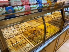 面包甜点陈列柜-玛尔哈巴·塔塔尔糕点(华侨小区店)