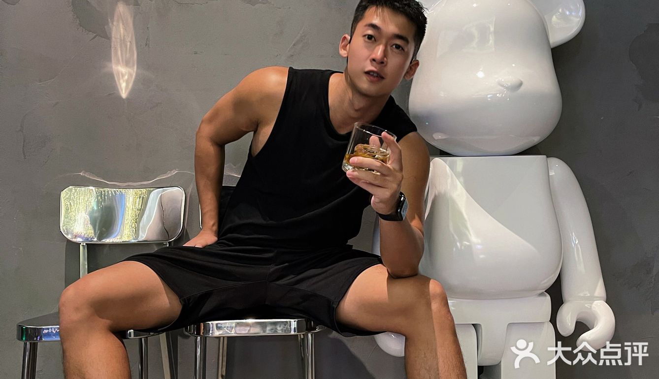 广州探店丨置身在宇宙中的太空威士忌吧🥃