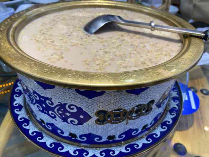 格日勒蒙餐-"[薄荷]环境:算是多伦县里面数一数二的了.