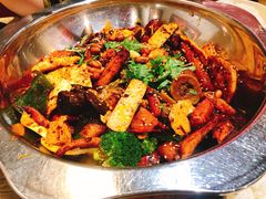 -愉肴麻辣香锅(中山路店)