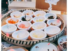 -包整·丝娃娃(一览甲秀楼风景店)