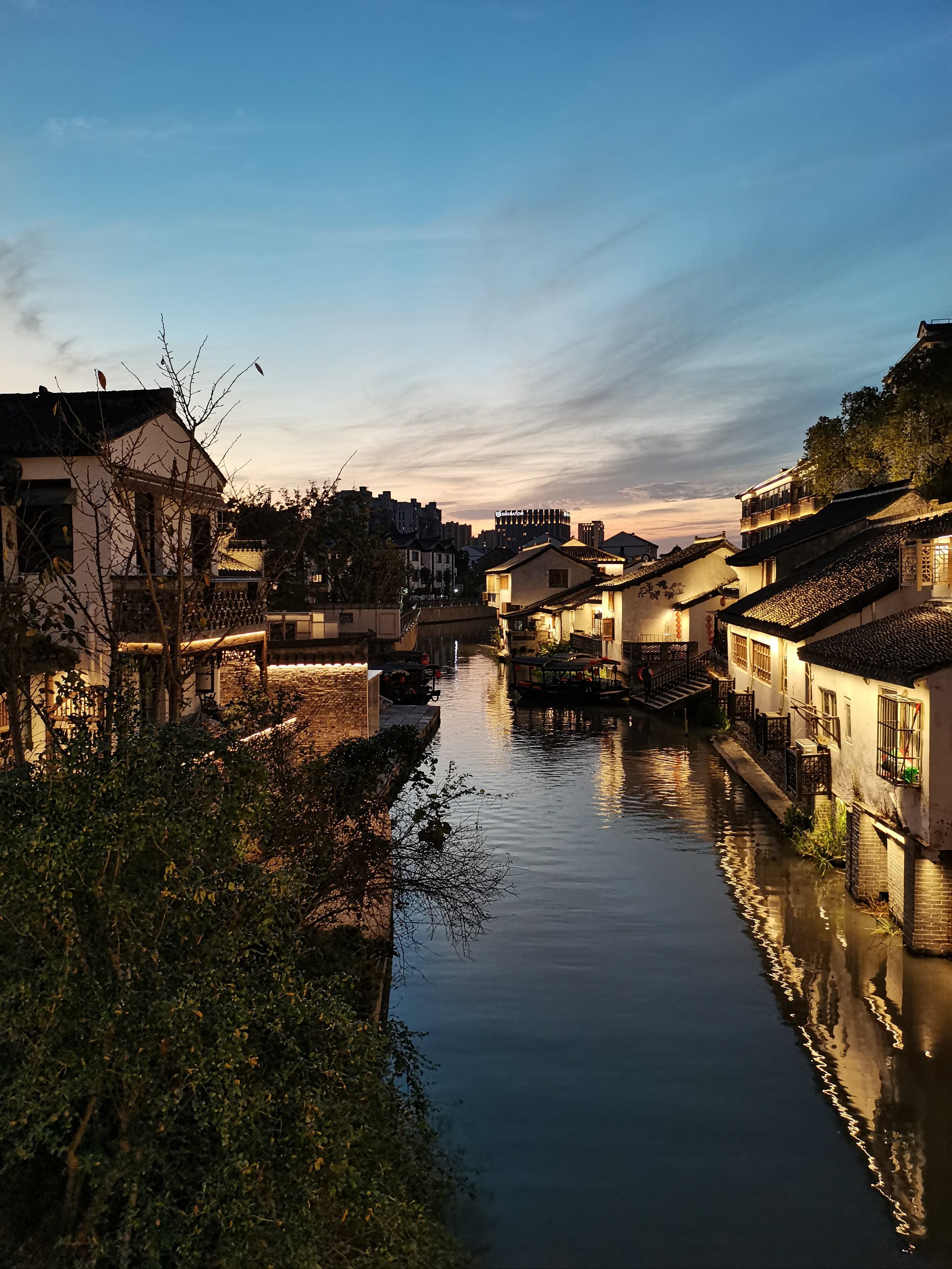 古镇夜景 真实图片