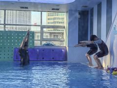 -龙格亲子游泳·水育早教中心(华亿大润发店)