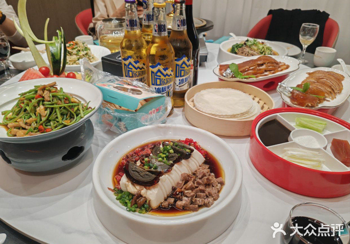 大快朵颐烤鸭时