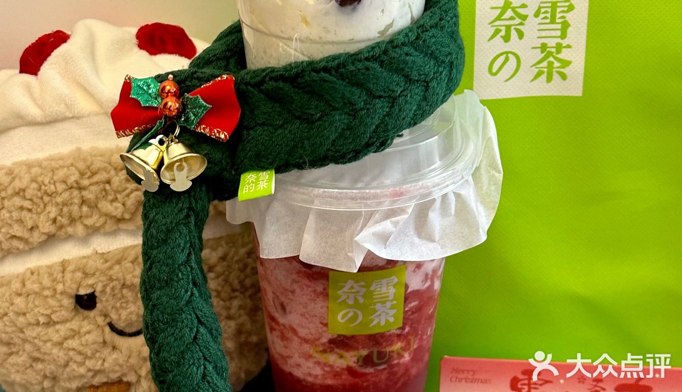奈雪🎄车厘子圣诞树！送的宠物围脖实在太可爱啦