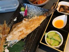 -铭牛烧肉·和牛海鲜自助(高新月牙湖店)