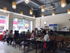 大堂-胡须哥网红竹筒菜