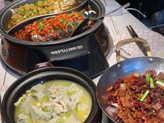 -阿瓦山寨·湘菜现炒·剁椒鱼头王(咸阳总店)