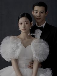 -至臻微拉婚纱摄影