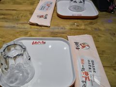 餐具摆设-杨氏青龙虾·羊蝎子(托乐嘉店)