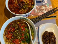 -呷佬·长沙手工米粉(金沙江路店)