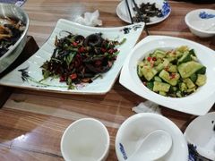 -三湘四水正宗湘菜(君峰路店)