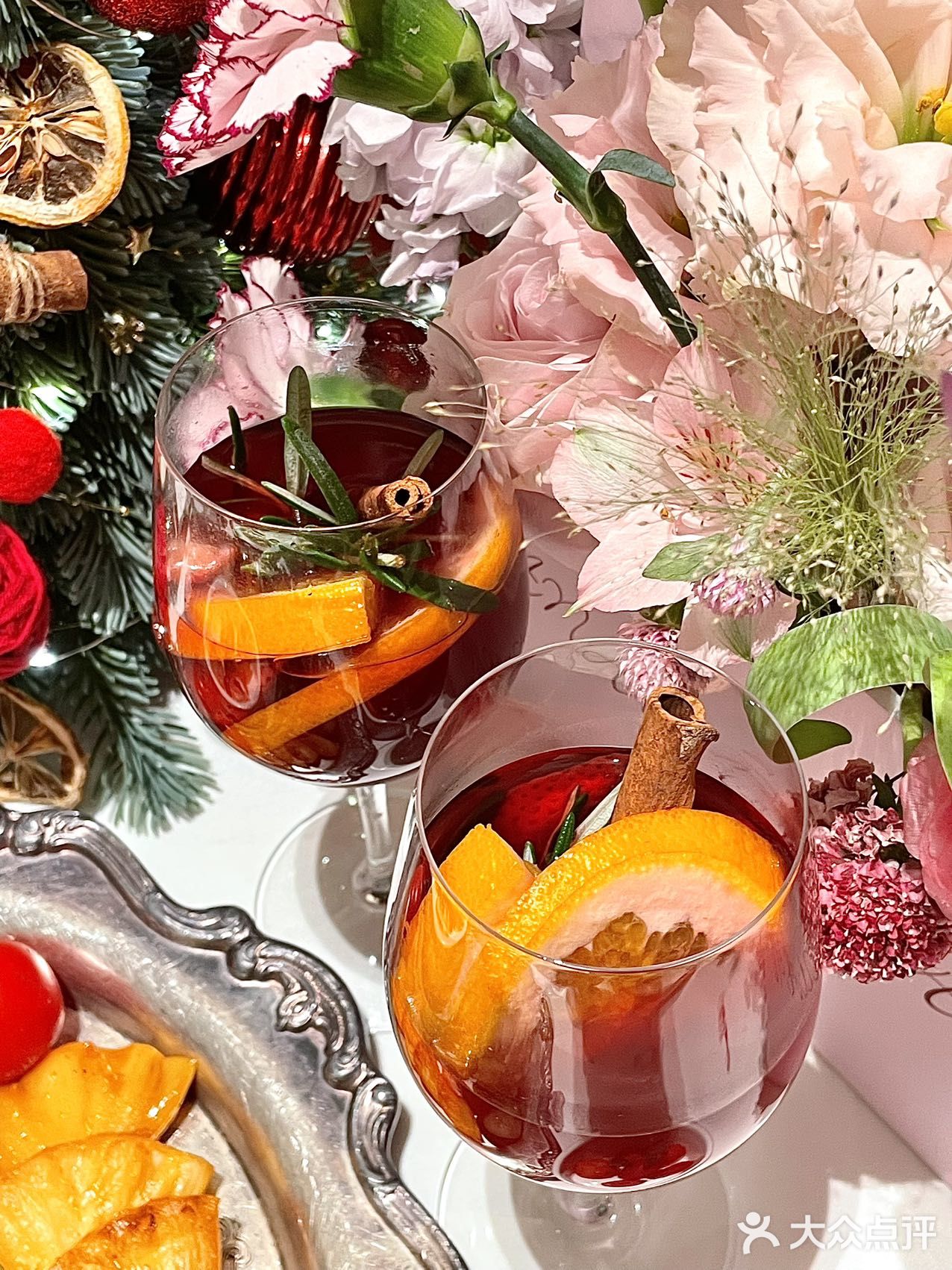 这家西餐厅的圣诞氛围浓度达到了1000%