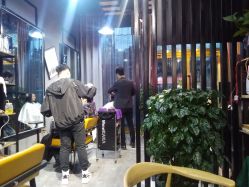 -MOVAN  HAIR莫凡匠人发型屋