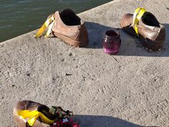 -多瑙河畔鞋履雕塑