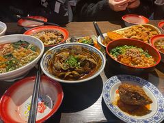 -爆炸头阿姨小四川正宗川味小吃(无任何分店)