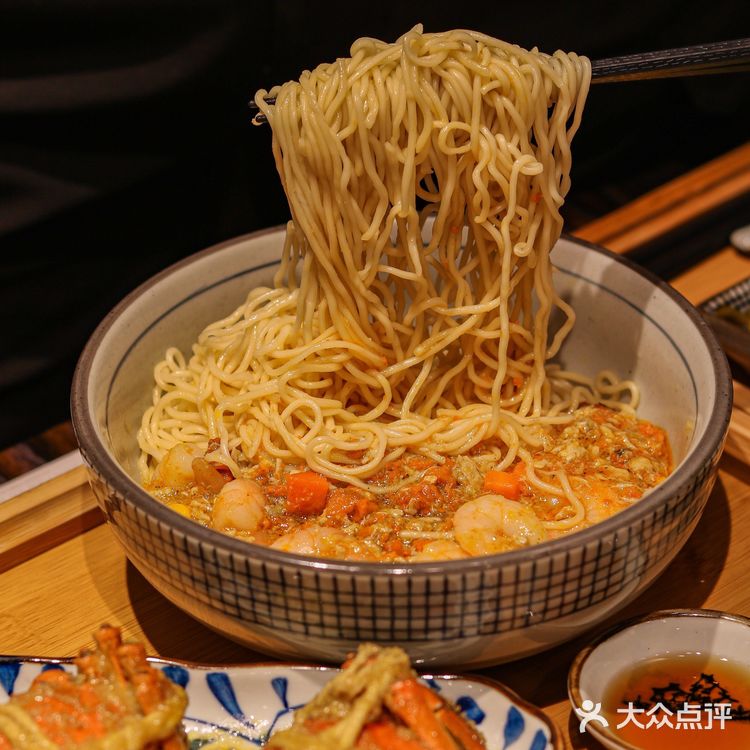 跟成都土著吃蟹黄面❗️TA们都说来蟹叁寳…