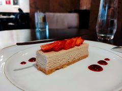 草莓轻芝士蛋糕-北京华彬费尔蒙酒店·刃餐厅