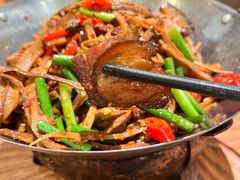 干锅烟笋腊肉-老街湘菜馆