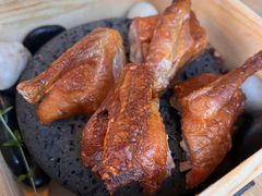 樱桃木大红袍烟熏玻璃乳鸽-解放碑威斯汀酒店-知味国际美食餐厅