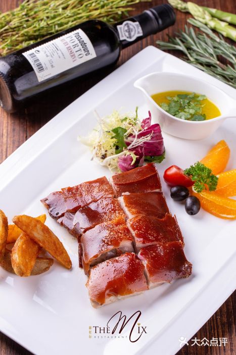 丰收台葡国餐葡式烤乳猪图片