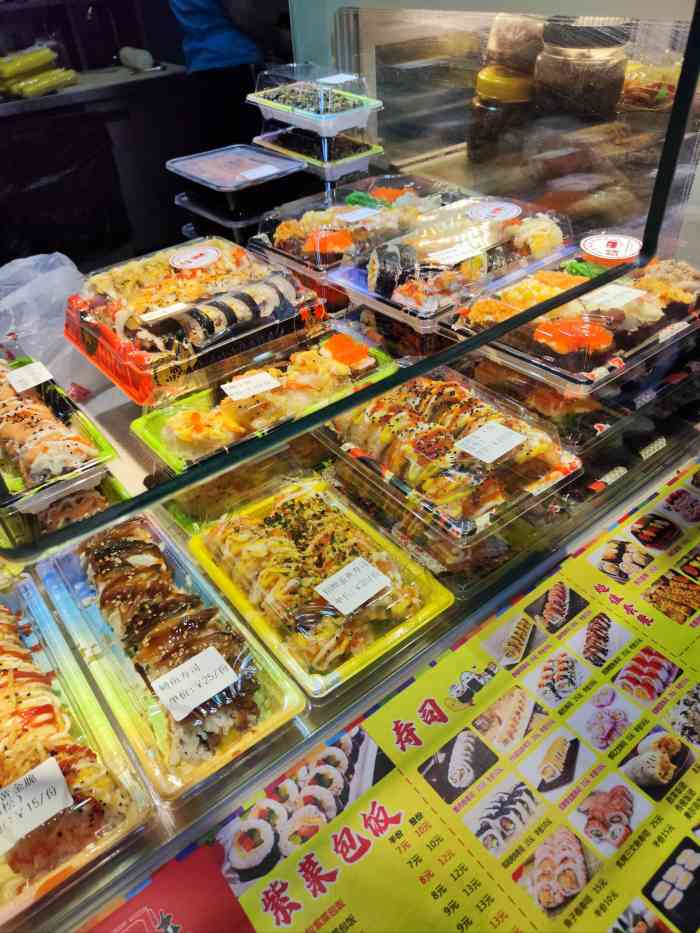 位置很好找在西湖道集中的几个熟食店一带品种很多紫