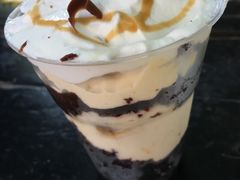 -莓园冰淇淋店
