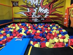 -爱蹦iBOON蹦床运动馆(江汉店)