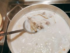 -尚尚仙·酸汤猪手·猪肚鸡火锅(华联万柳购物中心店)