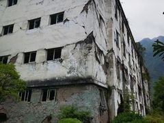 -四川汶川特大地震漩口中学遗址