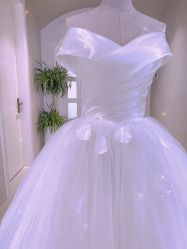 -洋洋婚纱品牌集合店