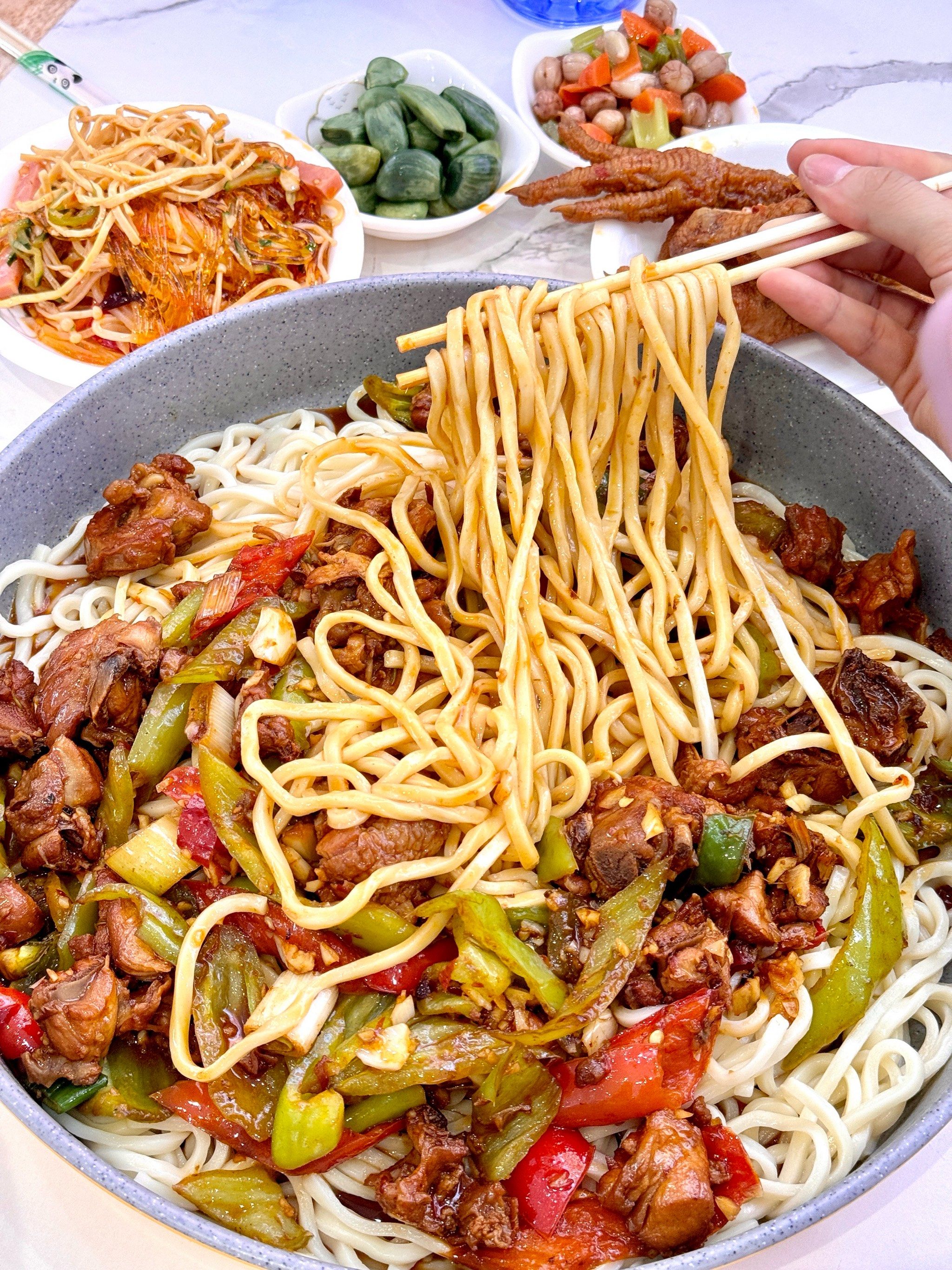 辣子鸡拌面谁懂这好吃程度?