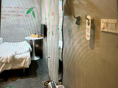 -卡罗酒店(东门晒布地铁站店)