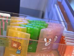 -LOOK眼镜·蔡司依视路配镜(宝山万达店)