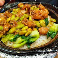 毛豆烧鸡煲仔饭