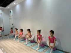 -艺熠舞蹈口才主持表演艺术中心(爱琴海校区)