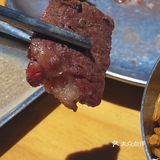 这家烤肉店真解放双手！体会帅哥烤肉的快乐！