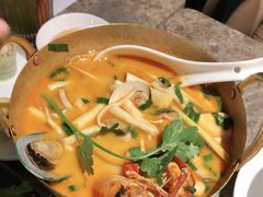 酸辣冬阴功海鲜汤檬粉-美奈小馆·东南亚菜(福田星河COCO Park店)