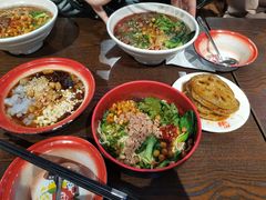 -爆炸头阿姨小四川正宗川味小吃(无任何分店)