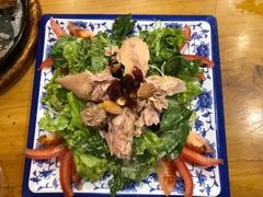 金枪鱼沙拉-老东镇啤酒屋海鲜加工·蒸汽海鲜·海鲜烧烤(台东店)