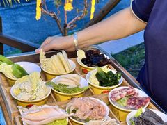 -茅草房·河畔园林火锅