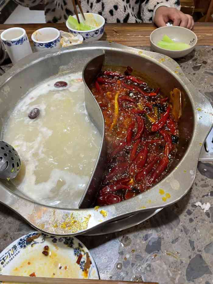 重庆憨石匠火锅-"重庆风味,味道很正,特别适合下雨天就想吃.